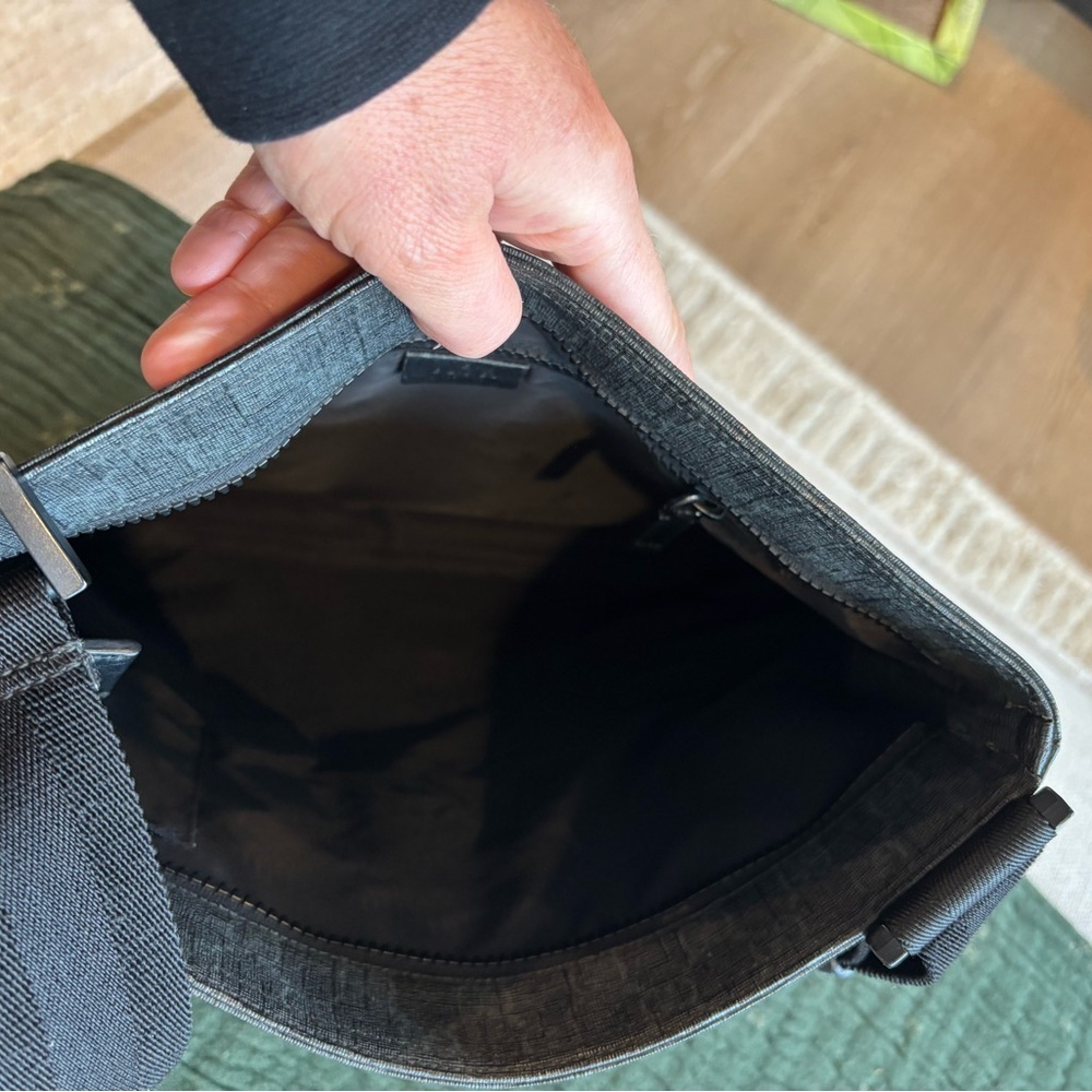 Gucci Supreme Gray and Black Monogram Messenger Bag with Black Strap - Picture 6 of 8
